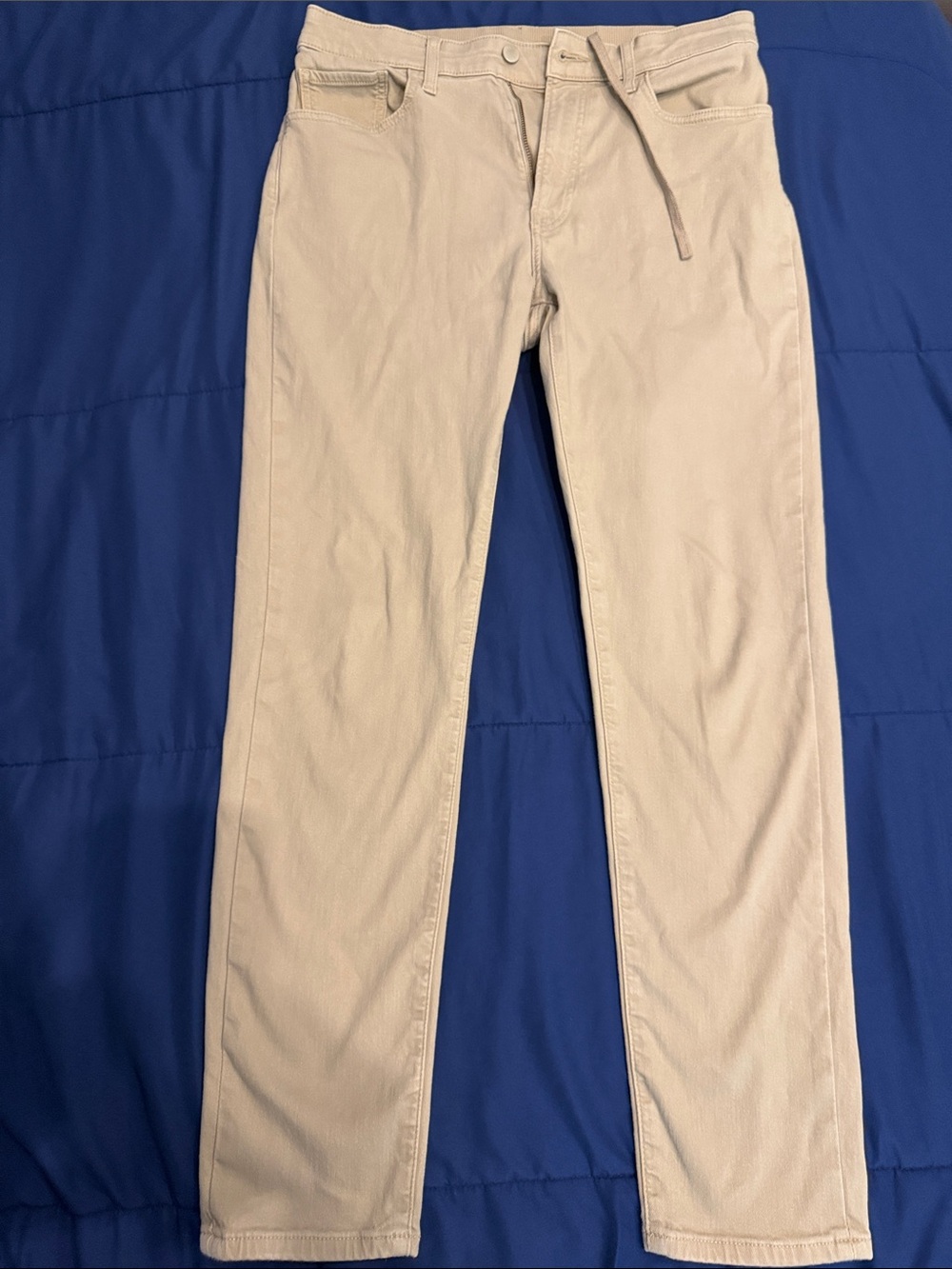 Uniqlo Men's Chino Pants in Light Beige